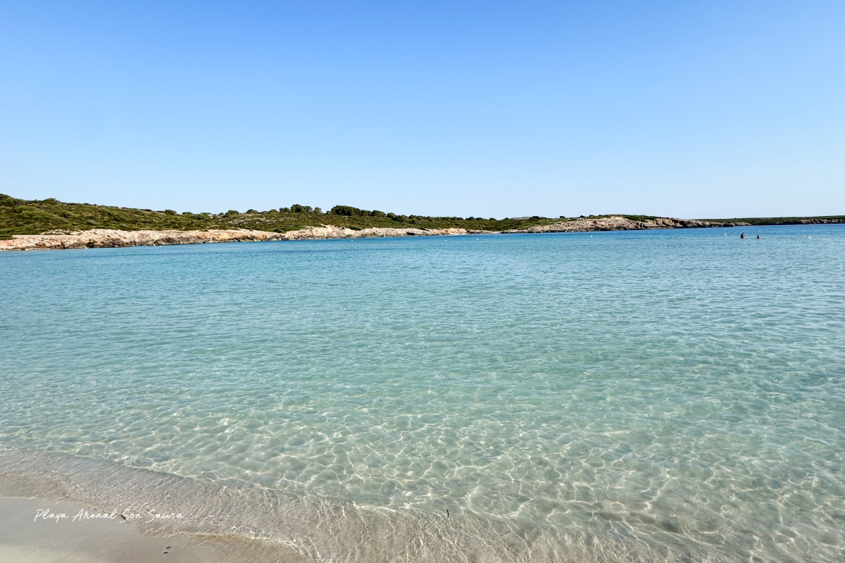 La playa de Son Saura a tus pies.